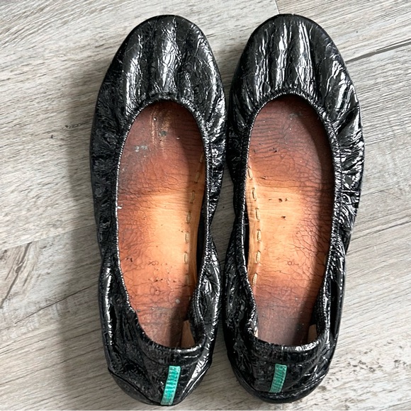 Tieks Shoes - Obsidian Black Patent Croc Tieks size 9
